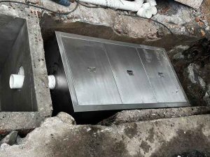 如何選擇高品質(zhì)的餐飲飯店油水分離器呢？